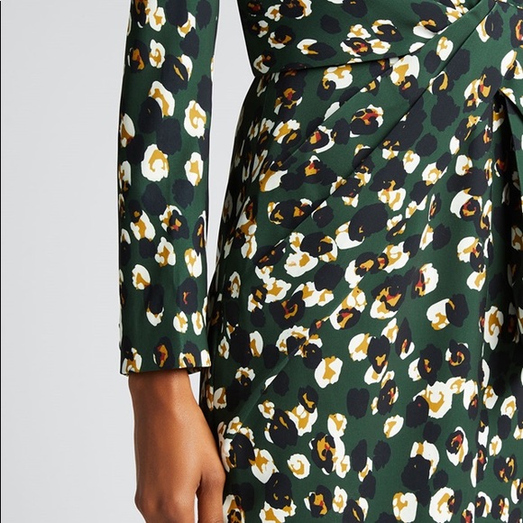 Badgley Mischka Collection V-Neck Sheath Dress - Picture 4 of 12